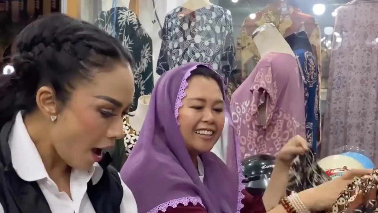 Krisdayanti dan Yenny Wahid