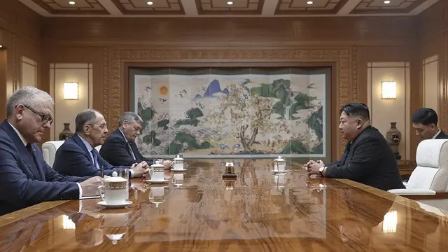 Kim Jong Un dan Sergey Lavrov