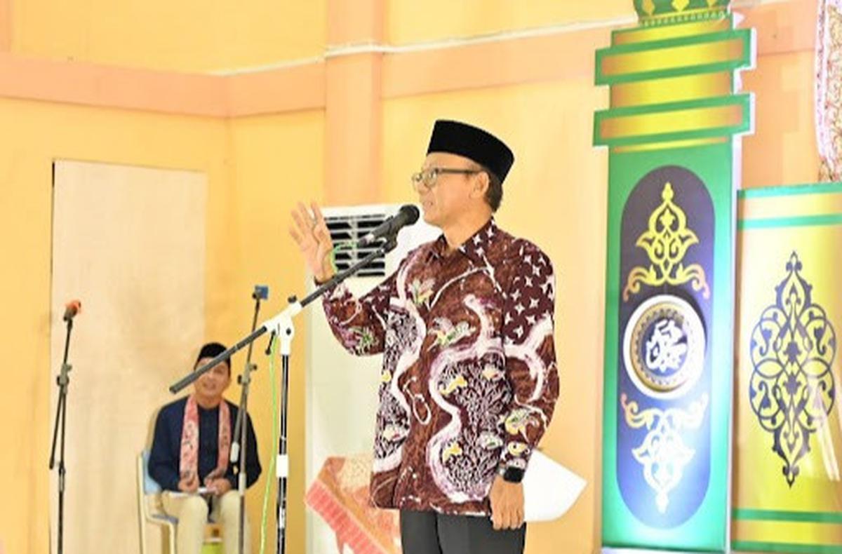 Asisten Pemerintahan dan Kesra Setda Kota Bontang saat membuka secara resmi MTQH Tingkat Kecamatan Bontang Utara