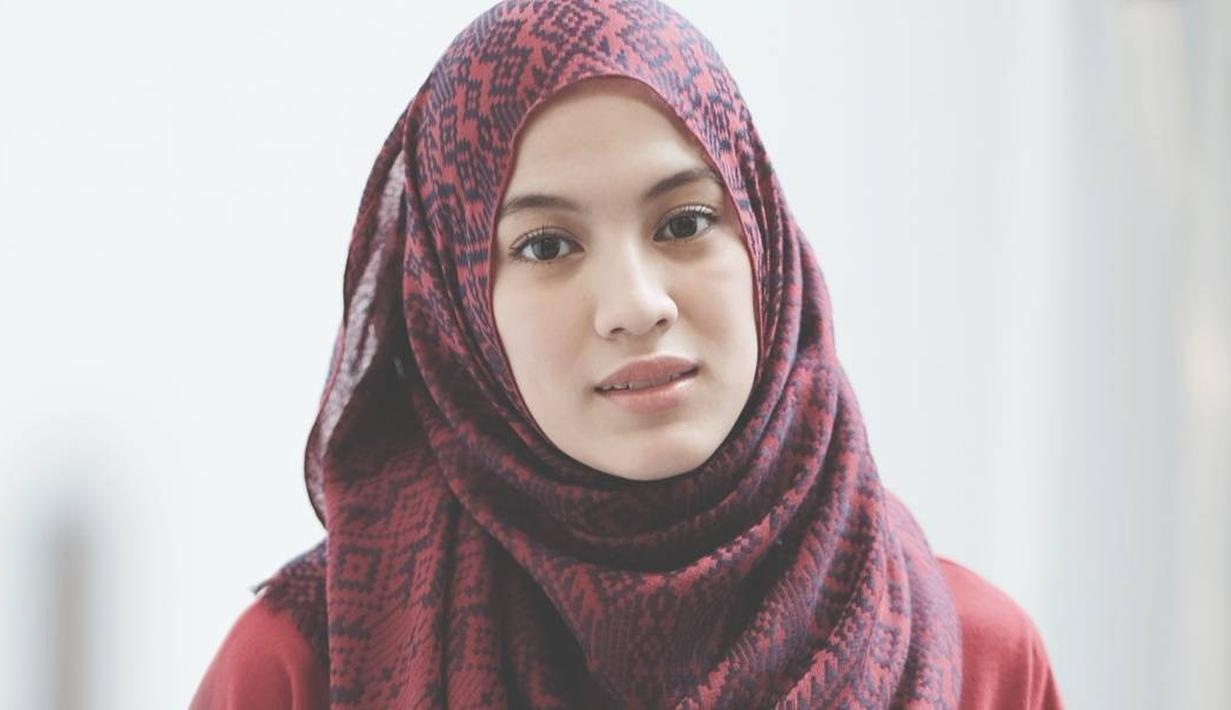 Style Berhijab Alyssa  Soebando yang Santun dan Bikin Hati 