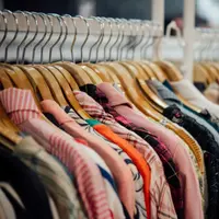 Ilustrasi Gantungan Baju Credit: pexels.com/Vion