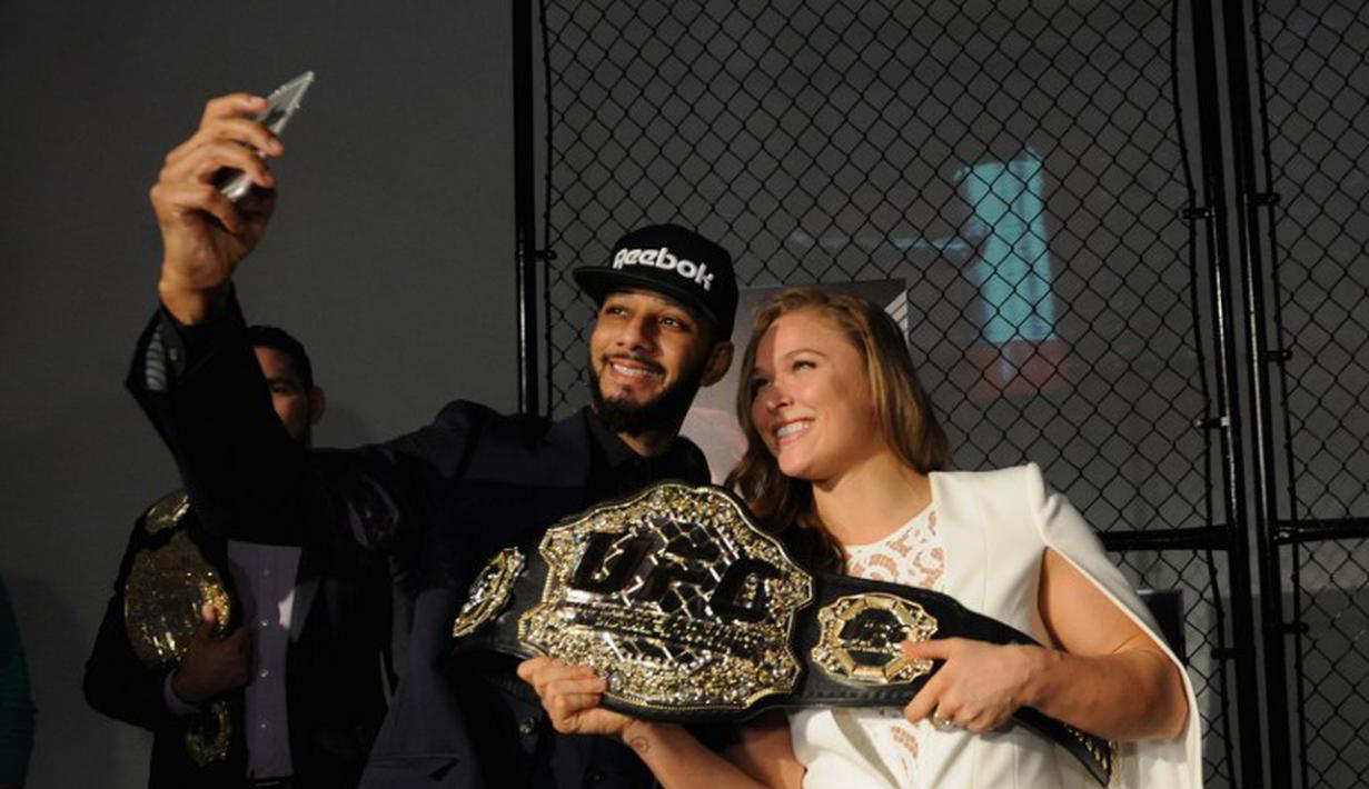 Ronda Rousey saat hadir dalam salah satu acara UFC dan Reebok. (Brad Barket/Getty Images for Reebok/AFP)