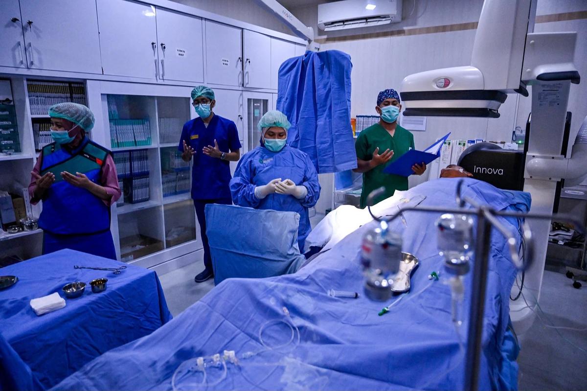 FOTO: Melihat Prosedur Pemasangan Stent Jantung di Banda Aceh