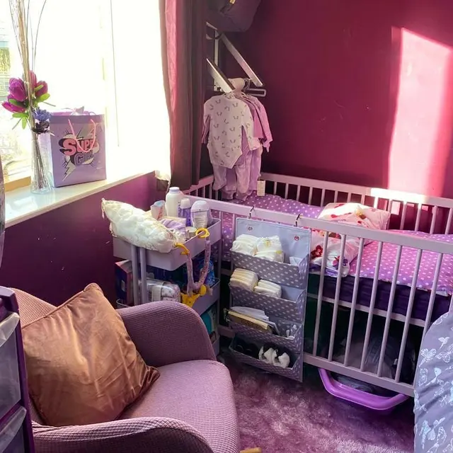 Barang di rumah Vanessa Purple serba ungu