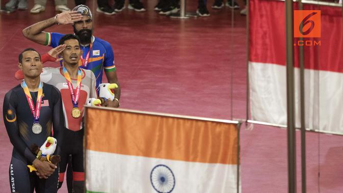 M Fadli, pembalap sepeda Indonesia, meraih medali emas di nomor 4000 meter Individual Pursuit C4 Asian Para Games 2018 di Velodrome Rawamangun, Jakarta, Jumat (11/10/2018). (Bola.com/Peksi Cahyo)