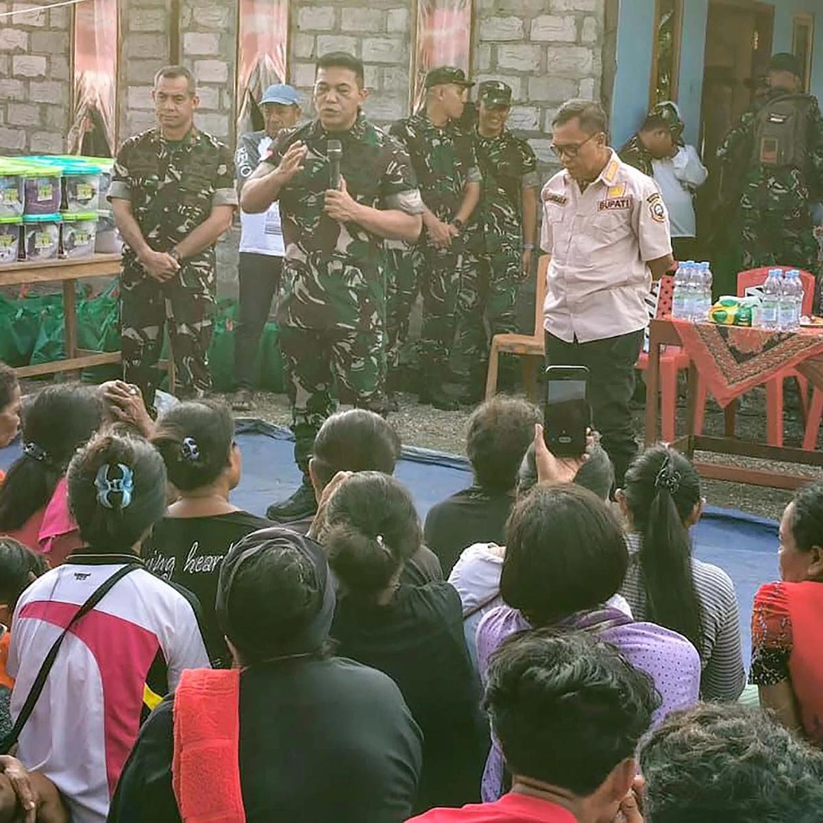 FOTO: Pangdam Pattimura Turun Tangan Redam Konflik Warga di Halmahera Tengah