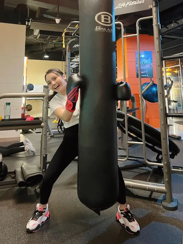 Makin Bugar, Ini 6 Momen Mawar AFI Olahraga Nge-gym