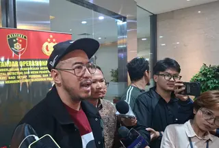 Pandji Pragiwaksono memenuhi panggilan pemeriksaan Bareskrim Polri atas kasus dugaan penghinaan suku Toraja. (Liputan6.com/Rifqy Alief Abiyya)