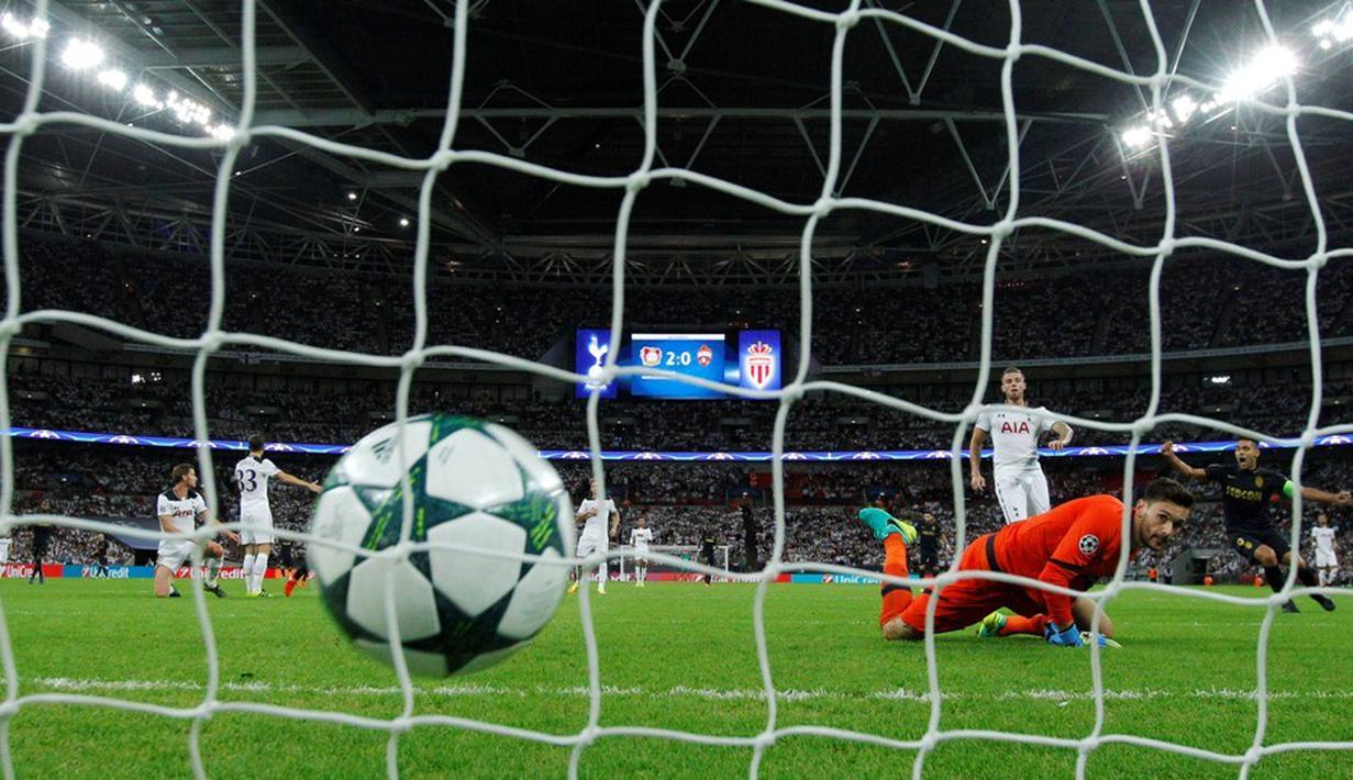 Pemain AS Monaco, Bernardo Silva, saat mencetak gol pertama ke gawang Tottenham Hotspur pada laga Liga Champions Grup E di Stadion Wembley, Kamis (15/9/2016) dini hari WIB. (Action Images via Reuters/Andrew Couldridge)