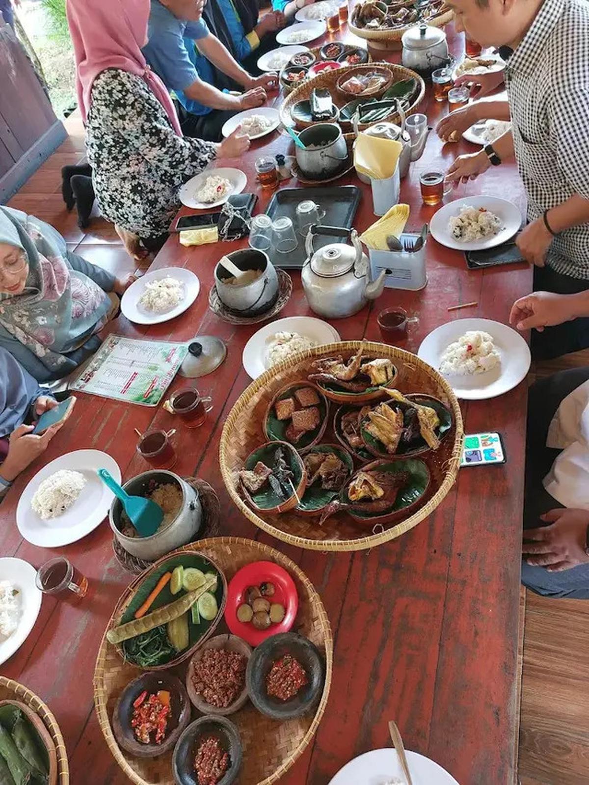 15 Rekomendasi Tempat Makan Enak di Serang 2025, Kuliner Legendaris hingga Kekinian
