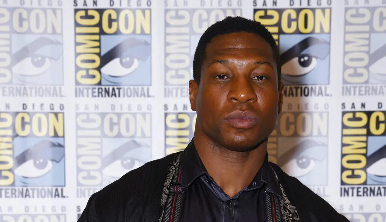 Jonathan Majors menghadiri Comic-Con International di San Diego, Sabtu (23/7/2022). (Foto oleh: Christy Radecic/Invision/AP)