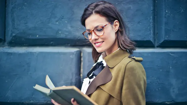 3. Membaca Buku atau Artikel yang Menginspirasi