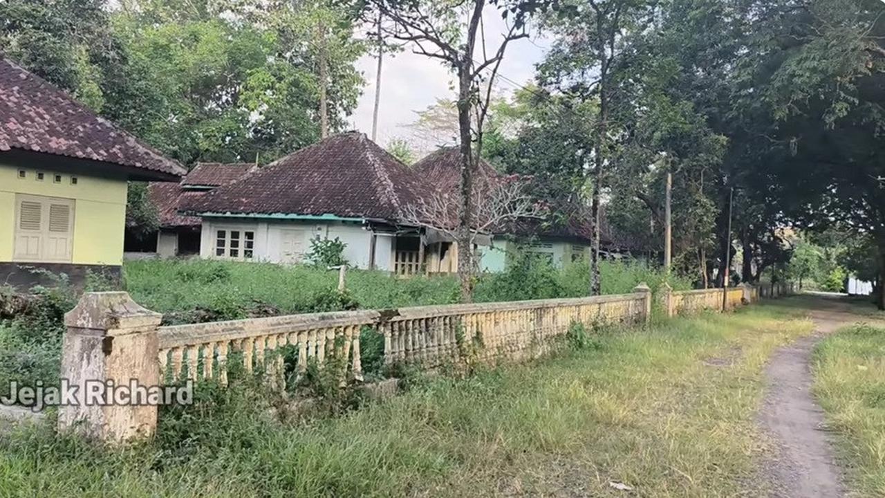 Bak Kampung Mati, Ini 8 Potret Rumah Masa Kecil Ari Lasso yang Sudah Lama Terbengkalai dan Tak Dihuni - Sering Jadi Tempat Uji Nyali