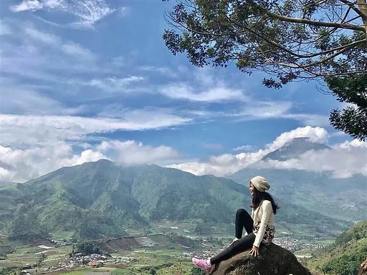 Gardu Pandang Tieng, Dieng, Jawa Tengah. (Sumber Foto: hennywidiastuti /Instagram)
