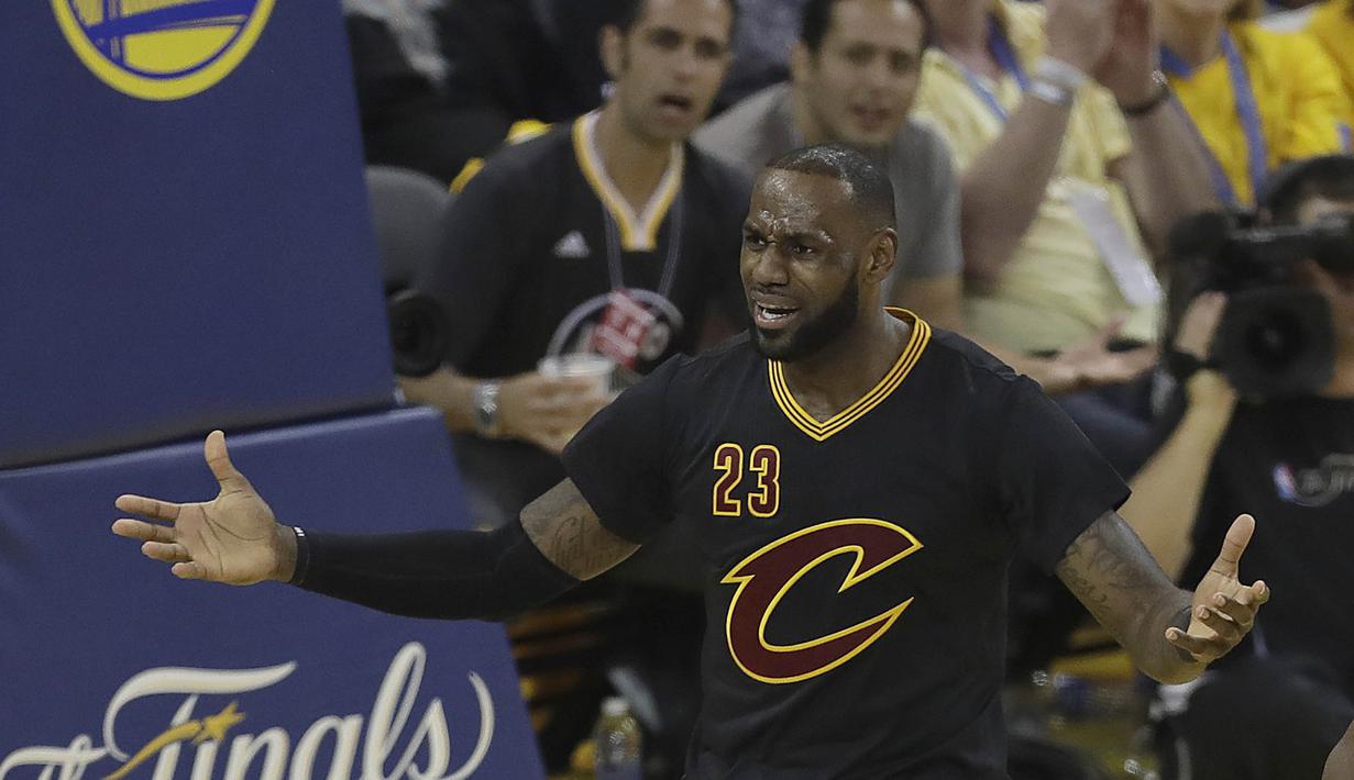 2. LeBron James (Basket) - 66,6 juta poundsterling (Rp 1,14 triliun). (AP/Marcio Jose Sanchez)