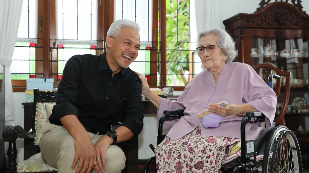 "Saya adalah anak Bhayangkari. Jadi sebuah keinginan yang saya harapkan lama dan beberapa kali kami mau ke sini batal, tidak jadi, dan hari ini alhamdulillah diterima kami senang sekali,"
