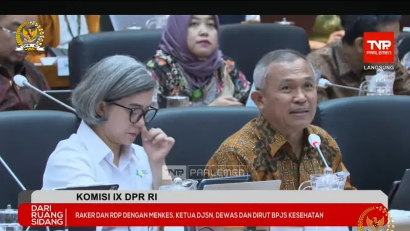 Ketua Dewan Jaminan Sosian Nasional (DJSN) Agus Suprapto  dalam Rapat Kerja dengan Komisi IX DPR RI, Jakarta, Kamis (6/6/2024). Agenda rapat ini adalah membahas mengenai KRIS dan iuran BPJS Kesehatan. (Arief/Liputan6.com)