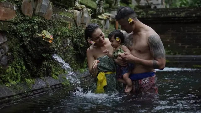 [Bintang] Atiqah Hasiholan dan Rio Dewanto