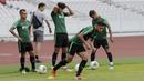 Pemain Timnas Indonesia, Saddil Ramdani, saat latihan jelang laga kualifikasi Piala Dunia 2022 di SUGBK, Jakarta, Minggu (8/9). Indonesia akan berhadapan dengan Thailand. (Bola.com/M Iqbal Ichsan)