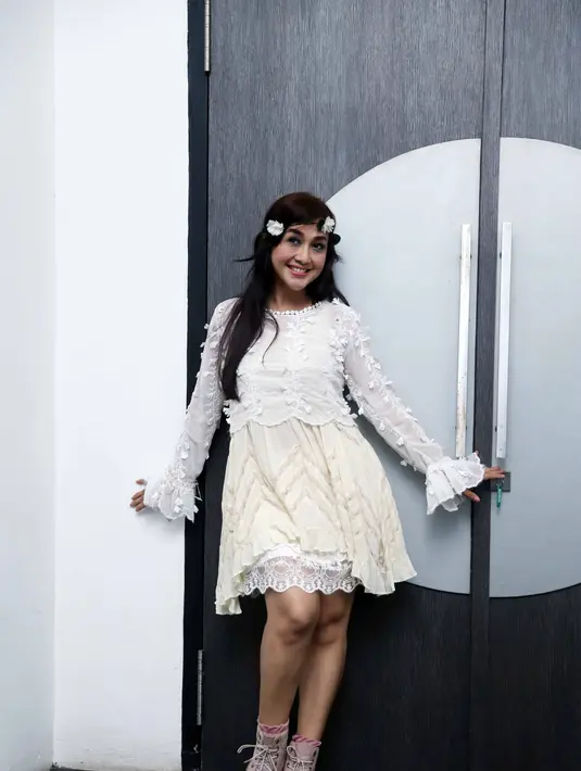 "Saya orang insomnia berat, enggak tentu tidurnya. Ibarat tubuh saya sudah tidak tahu kapan saya harus tidur," ujar Paramitha Rusady, di kawasan Pangeran Antasari, Jakarta Selatan, Senin (21/11/2016). (Nurwahyunan/Bintang.com)