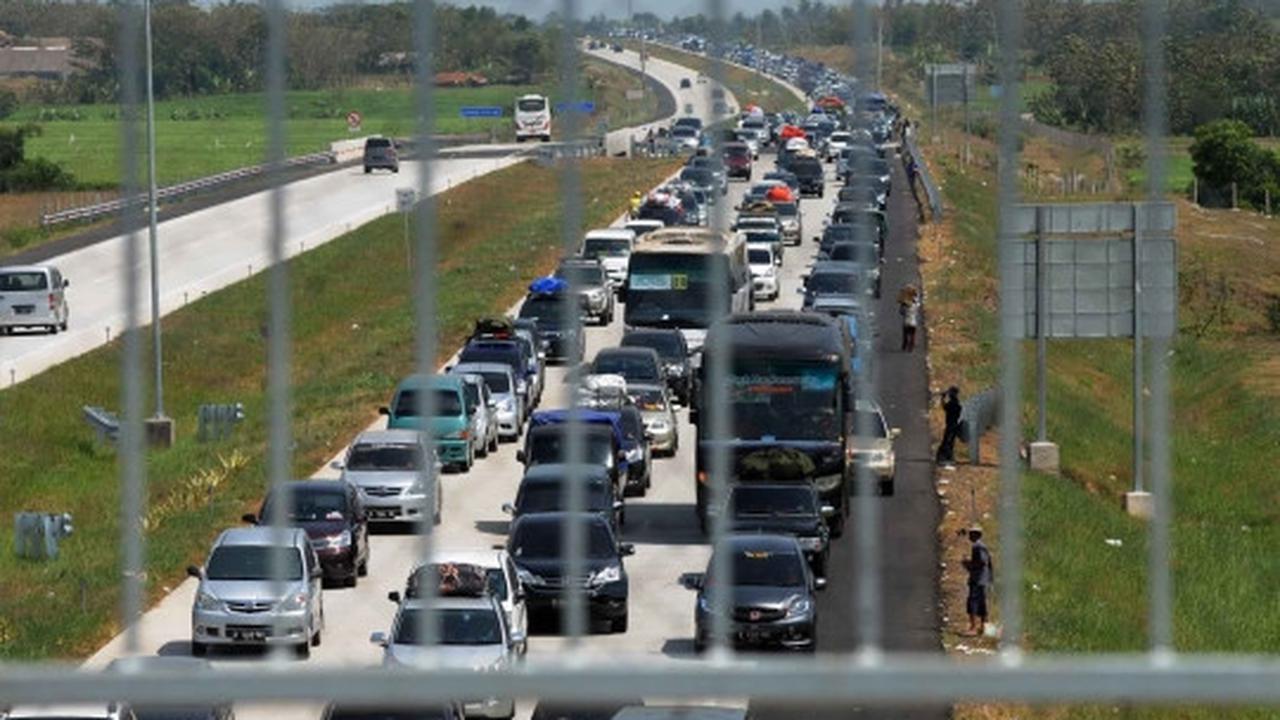 Puncak arus mudik, antrean keluar Tol Palimanan hingga 20 Km