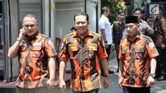 Wakil Ketua Umum Pemuda Pancasila, Bambang Soesatyo meninggalkan kediaman Wakil Presiden terpilih Ma'ruf Amin di Menteng, Jakarta, Rabu (11/9/2019). Kedatangan Bamsoet untuk mengundang Ma'ruf Amin menghadiri Musyawarah Besar ke-10 Pemuda Pancasila pada Oktober mendatang. (merdeka.com/Iqbal Nugroho)