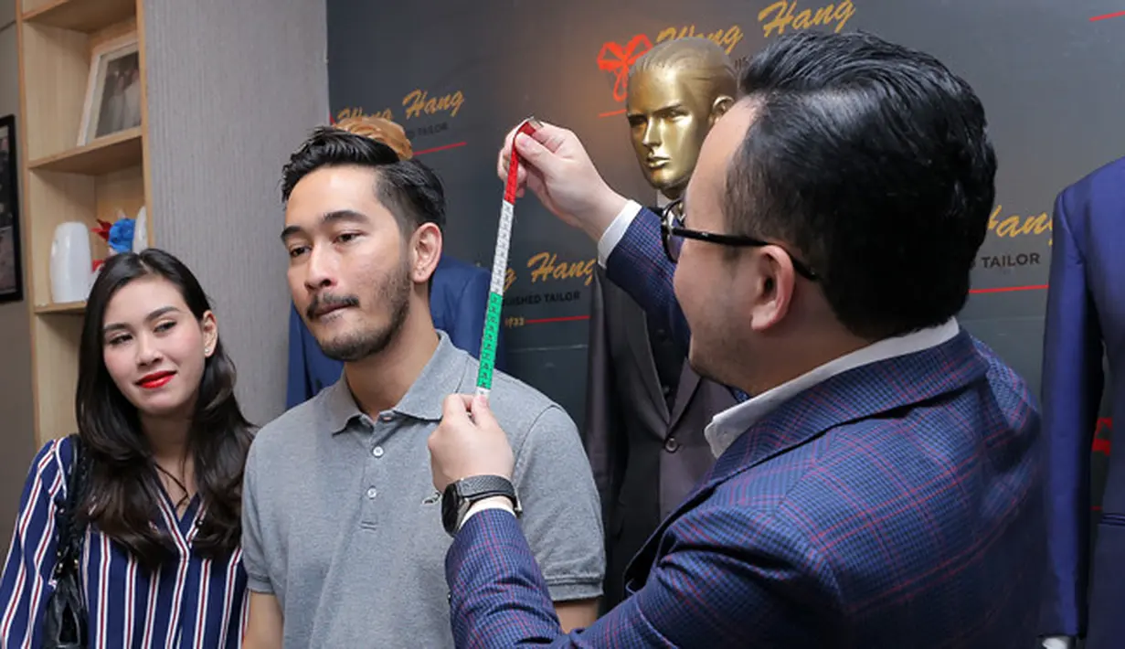 Terkait perutnya yang membuncit, Jeje siap melakukan diet. Ia akan menjaga pola makan, dan berolahraga di pusat kebugaran. Meski Syahnaz sendiri tak mempermasalahkan saat acara telah selesai perutnya buncit. (Deki Prayoga/Bintang.com)