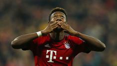 David Alaba, bek muda Bayern Munchen melakukan tendangan dari luar kotak penalti di sesi latihan tim nasional Austria.