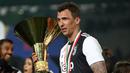 Juventus. Pada awal musim 2015/2016 Mario Mandzukic dipinang Juventus dengan mahar senilai 19 juta euro. Total 4 musim bersama Bianconeri ia tampil dalam 162 laga dengan raihan 44 gol dan mengoleksi 4 gelar scudetto, 3 Copa Italia dan 1 trofi Super Copa Italia. (Foto: AFP/Isabella Bonotto)