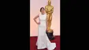 Nominator aktris terbaik, Marion Cotillard menjadi sorotan di red carpet Oscar 2015 di Los Angeles, Hollywood, Minggu (22/2). (AFP PHOTO/Mark RALSTON)