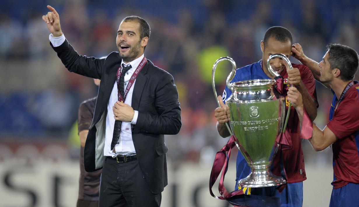 <p>Pep Guardiola. Pelatih berusia 51 tahun yang kini menjalani musim ke-6 bersama Manchester City ini pernah mempersembahkan dua trofi Liga Champions saat membesut Barcelona selama 4 musim mulai 2008/2009 hingga 2011/2012. Trofi pertama diraihnya pada musim 2008/2009 dan yang kedua pada musim 2010/2011. Musim 2020/2021 lalu ia hampir meraih gelar Liga Champions bersama Manchester City yang akhirnya kalah di final dari Chelsea. (AFP/Lluis Gene)</p>