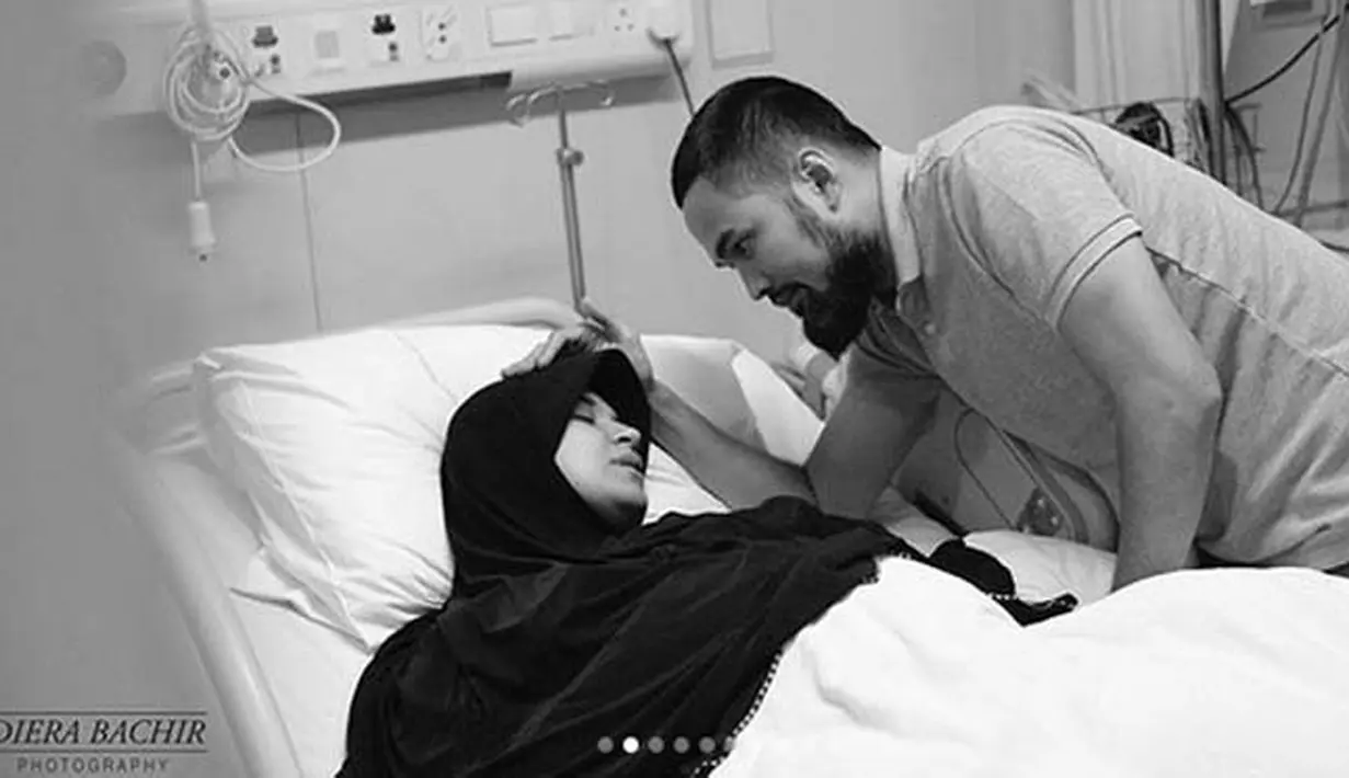 Atas kebahagiaannya dikaruniai bayi perempuan, Shireen pun mengucap rasa syukurnya. Lewat akun Instagram, Shireen yang mengunggah foto pun menceritakan perjuangannya melahirkan anak ketiganya ini. (Instagram/dierabachir)
