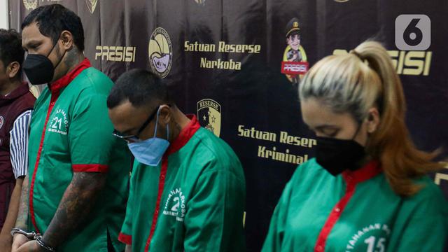 Dihadirkan Saat Rilis Penyalahgunaan Narkoba, Musisi Virgoun Kenakan Baju Tahanan