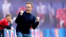 Ralf Rangnick - Baru-baru ini Rangnick mengakui bahwa ia tertarik untuk menjadi pelatih Der Panzer yang baru. Pernyataan itu sah-sah saja karena pelatih asal Jerman ini kenyang pengalaman di Bundesliga dan sering bekerja sama dengan para penggawa Timnas Jerman. (AFP/Ronny Hartmann)