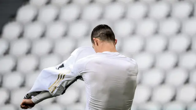 FOTO: Diwarnai Aksi Cristiano Ronaldo Lempar Jersey usai Laga, Juventus Menang 3-1 atas Genoa - Cristiano Ronaldo