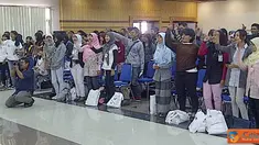 Citizen6, Surabaya: Citizen6, Surabaya: Pemimpin Redaksi Liputan 6 SCTV, Don Bosco Salamun, memberikan seminar pada acara SCTV Goes To Campus yang diadakan di Kampus Universitas Airlangga, Surabaya. (Pengirim: Edowardo)