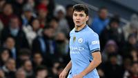 Bek muda Uzbekistan, Abdukodir Khusanov, resmi dikontrak Manchester City hingga musim panas 2029. City menebus sang pemain dari Lens dengan mahar Rp 679,5 miliar. (AFP/Oli Scarff)