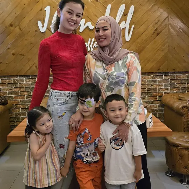Kimberly Ryder Dapat Hdiah Mobil