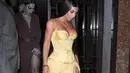 Kendall Jenner pun mengatakan hal yang serupa mengenai tubuh Kim Kardashian. (instagram/kimkardashian)