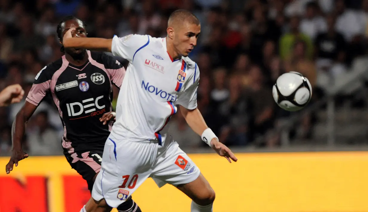 Selain bersama Real Madrid, 377 gol di level klub juga dicetaknya bersama Olympique Lyon yang diperkuatnya selama 5 musim, mulai 2004/2005 hingga 2008/2009. (AFP/Jean-Pierre Clatot)