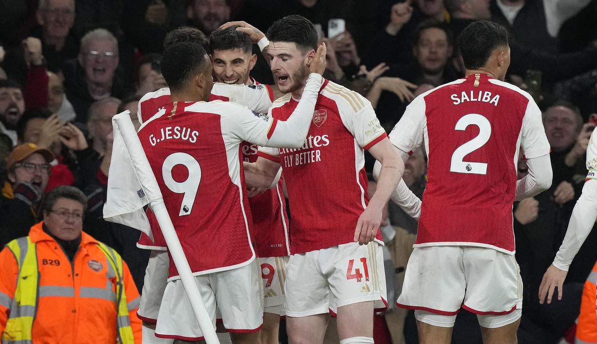 Selebrasi para pemain Arsenal merayakan gol kedua ke gawang Brentford yang dicetak Kai Havertz (tengah) pada laga pekan ke-28 Premier League 2023/2024 di Emirates Stadium, London, Sabtu (9/3/2024). (AP Photo/Frank Augstein)
