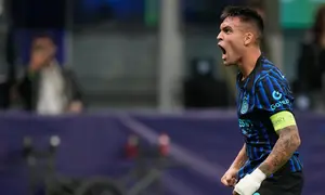 Ekspresi Lautaro Martinez usai menjebol gawang Slavia Praha  Rabu (1/10/2025) (AP Photo/Luca Bruno)