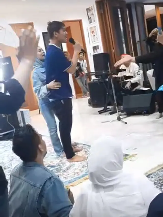 7 Momen Lesty Kejora Reuni Bareng Jebolan D'Academy, Digelar di Rumahnya