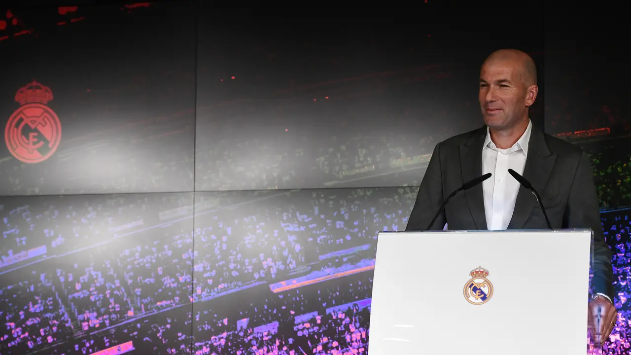Senyum Zidane Saat Kembali Latih Skuat Real Madrid