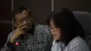 Penasihat Komnas HAM, Mahfud MD mendengarkan keluhan para pelaku sepak bola nasional saat menggelar pertemuan di Jakarta, Kamis (13/8/2015). (Bola.com/Vitalis Yogi Trisna)