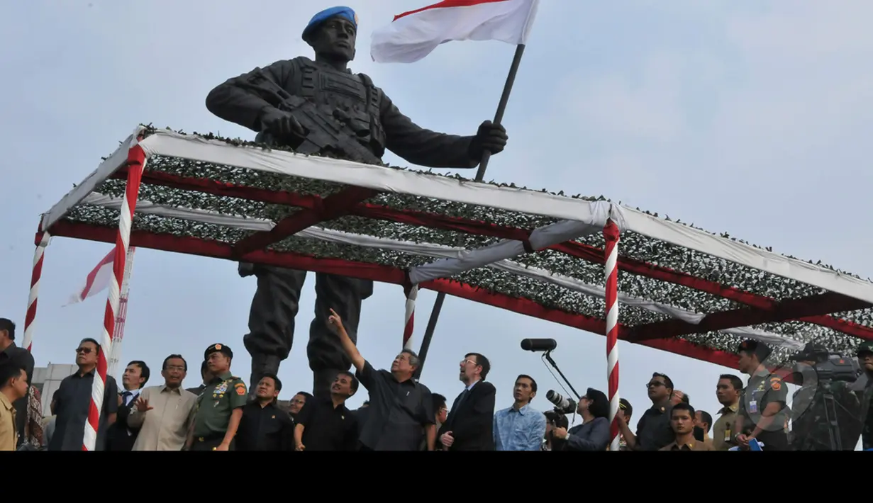 Patung tersebut merupakan rancangan seniman Yogyakarta dengan menggunakan bahan utama perunggu seberat 13 ton), Bogor, Selasa (18/8/2014) (Liputan6.com/Johan Tallo)