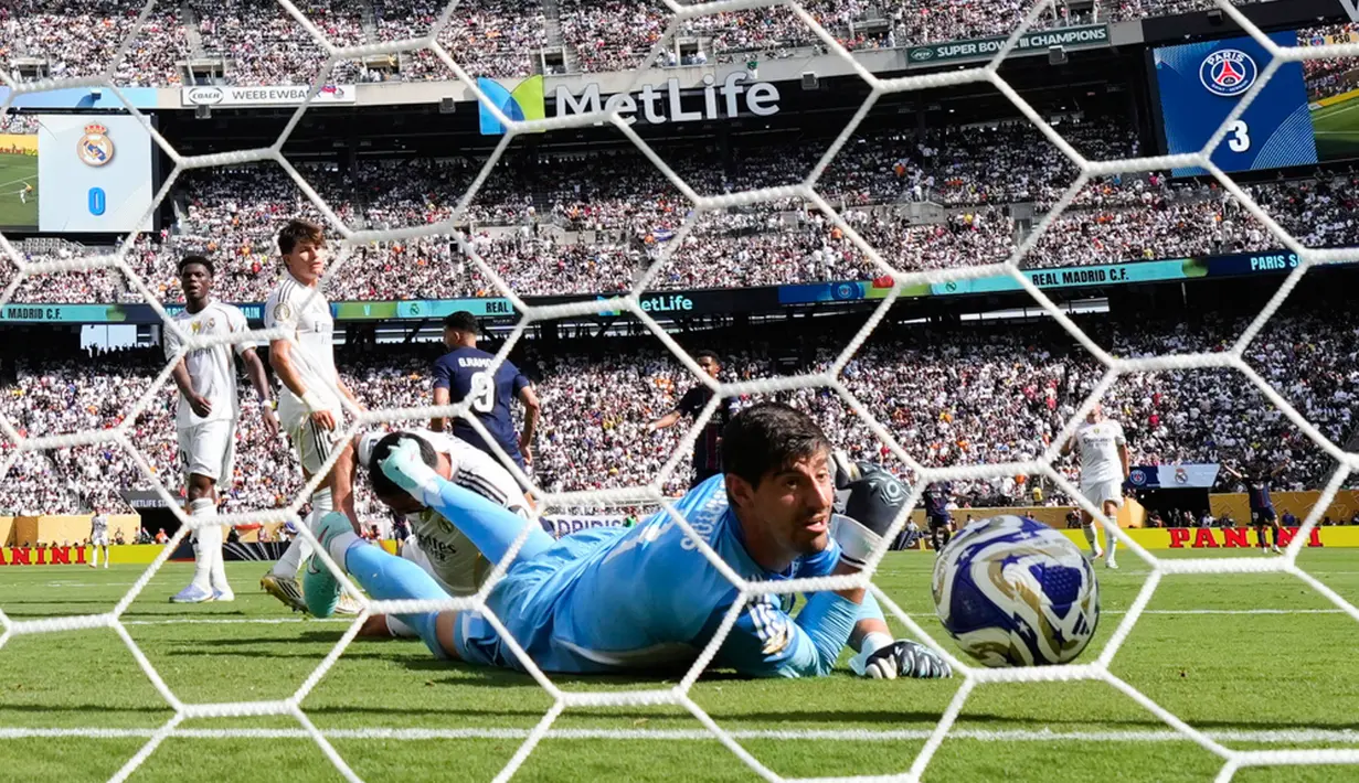 Pada laga kali ini, PSG tampil mendominasi dengan menaklukkan Real Madrid empat gol tanpa balas. (AP Photo/Seth Wenig)