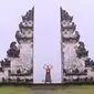 Pura Panataran Agung dan Pura Luhur terletak di puncak Gunung Lempuyang, Gianyar, Bali.