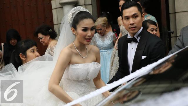 Di Hari Pernikahan Sandra Dewi Sang Adik Tak Kalah Cantik Showbiz Liputan6 Com