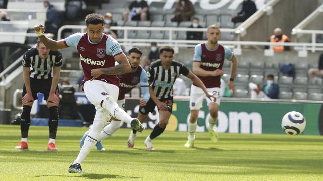 FOTO: West Ham Terpeleset, Tumbang 2-3 dari Newcastle United - Jesse Lingard